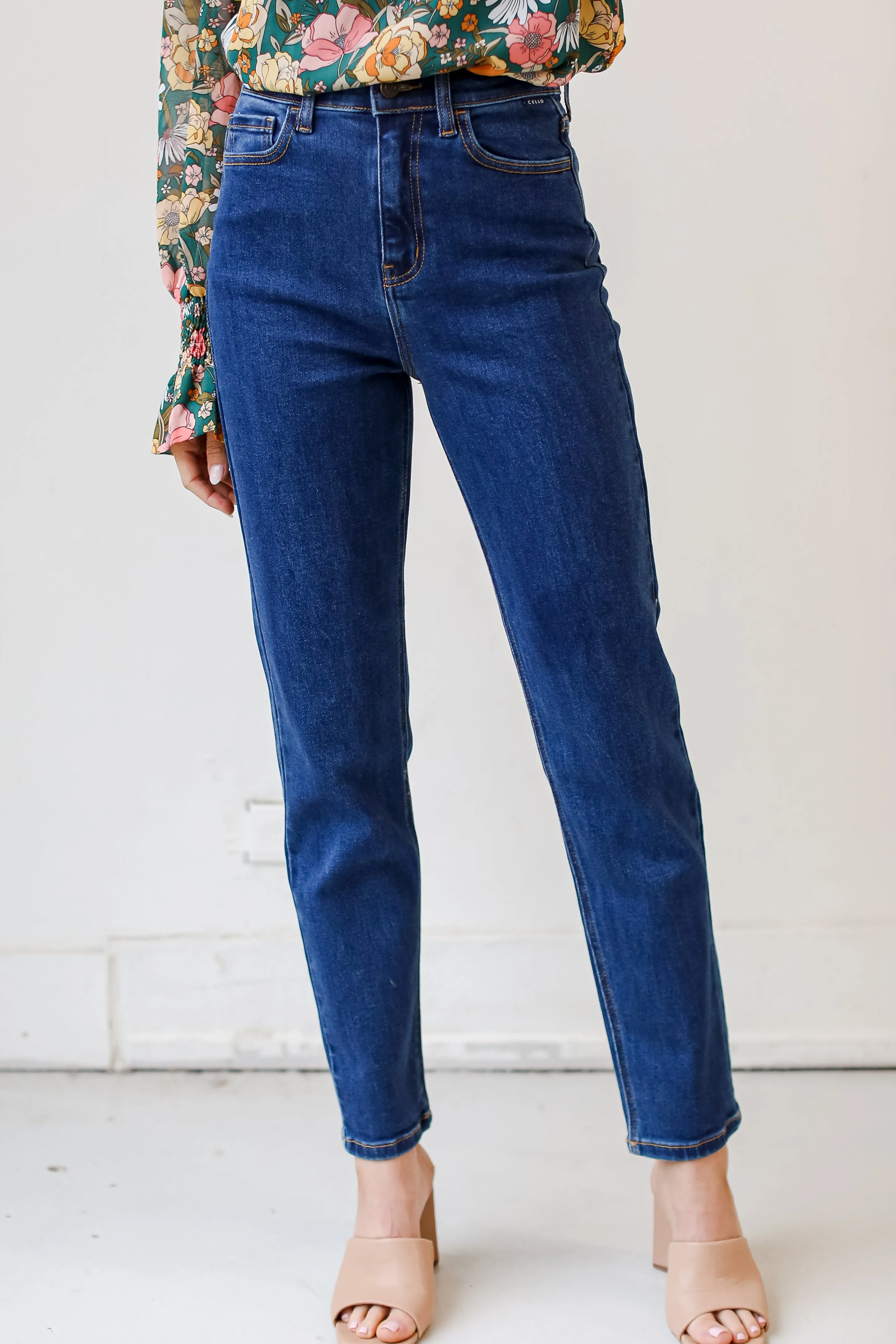 FINAL SALE - Stylish Flair Mom Jeans