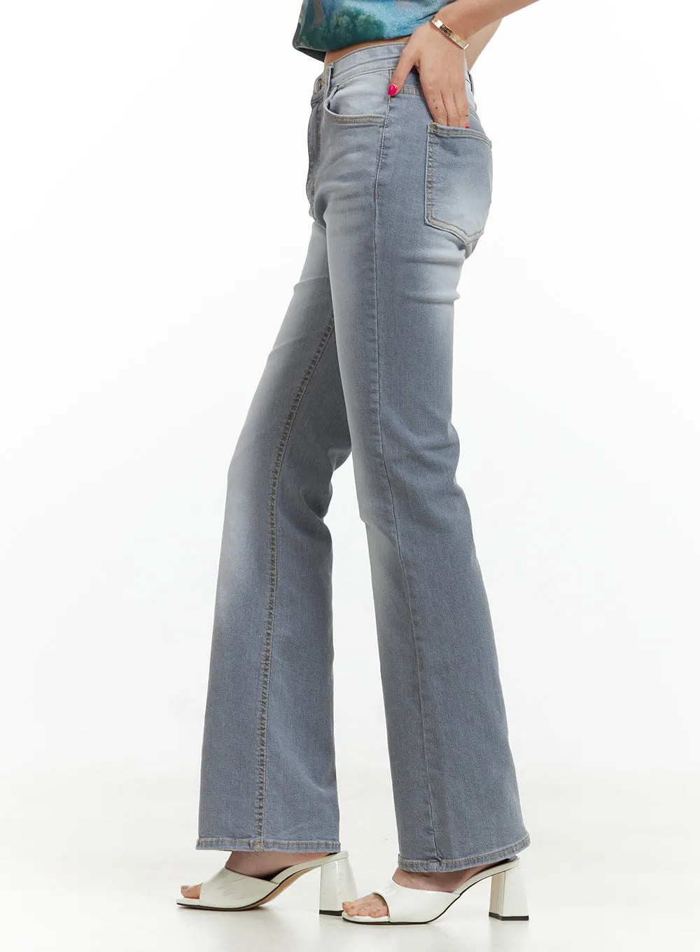 Lightwashed Bootcut Jeans CU417